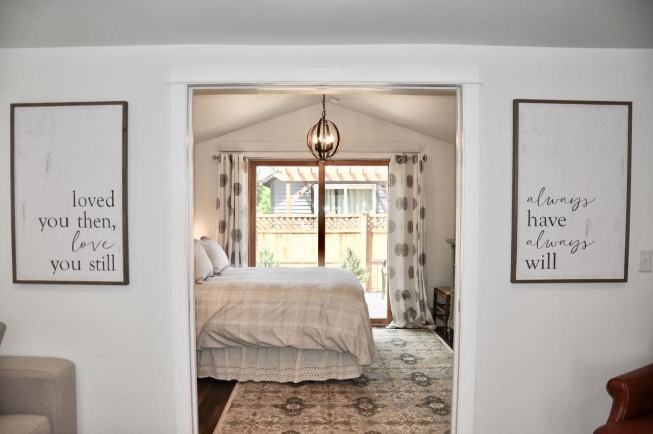 Adorable W/ Private Patio Mins Away From Downtown Rapid Holiday home *
