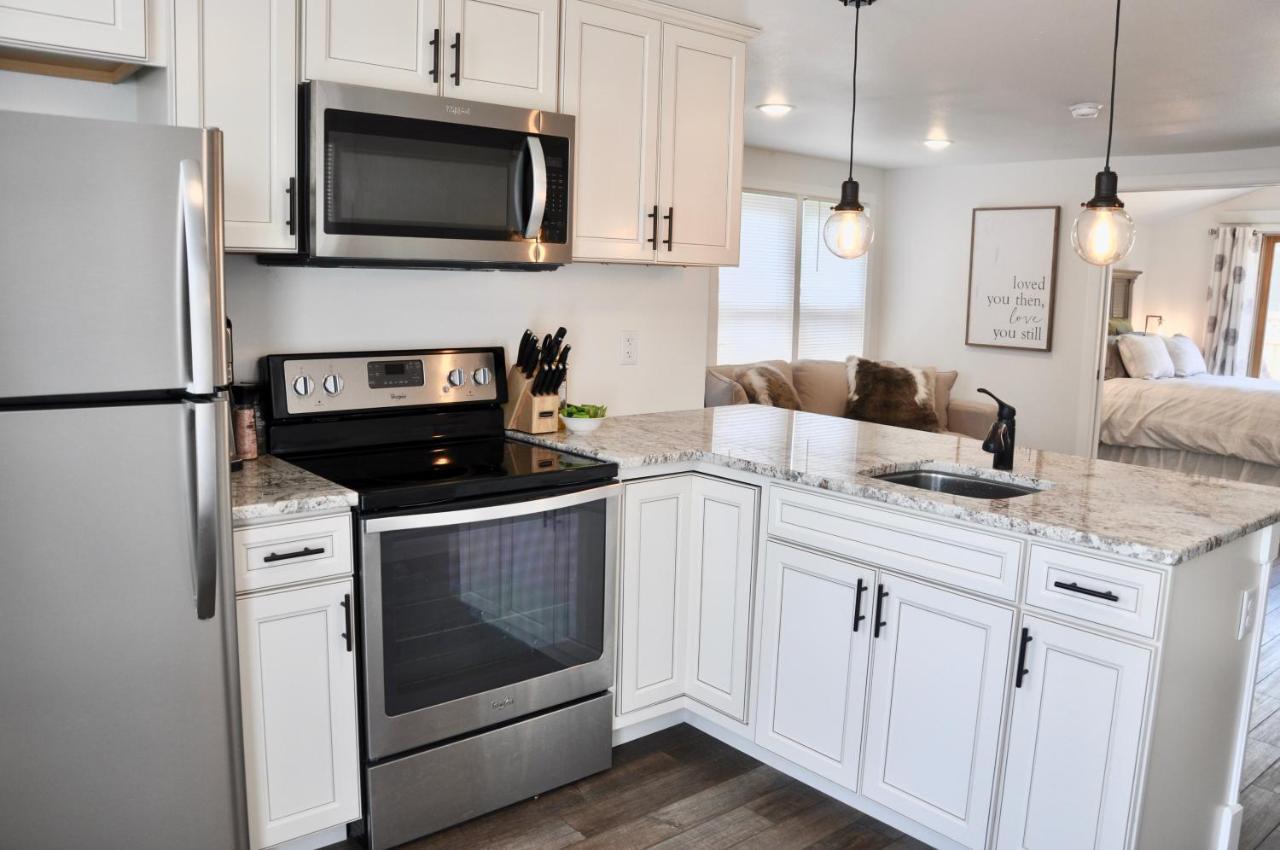 Adorable W/ Private Patio Mins Away From Downtown Rapid Holiday home