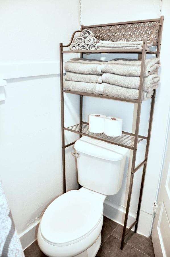 Downtown 1 Bedroom Charmer - Walk, Bike, Enjoy!!
