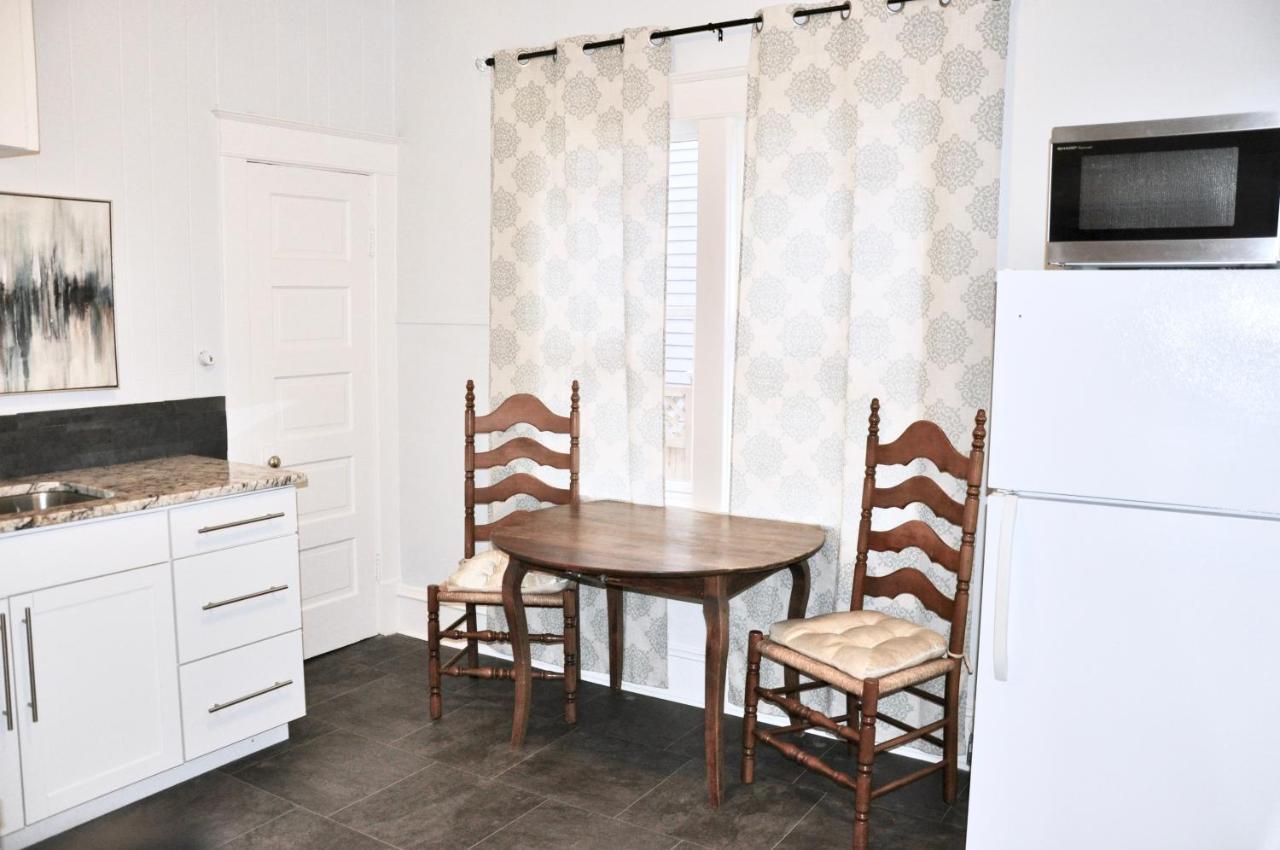 Apartment Downtown 1 Bedroom Charmer - Walk, Bike, Enjoy!!