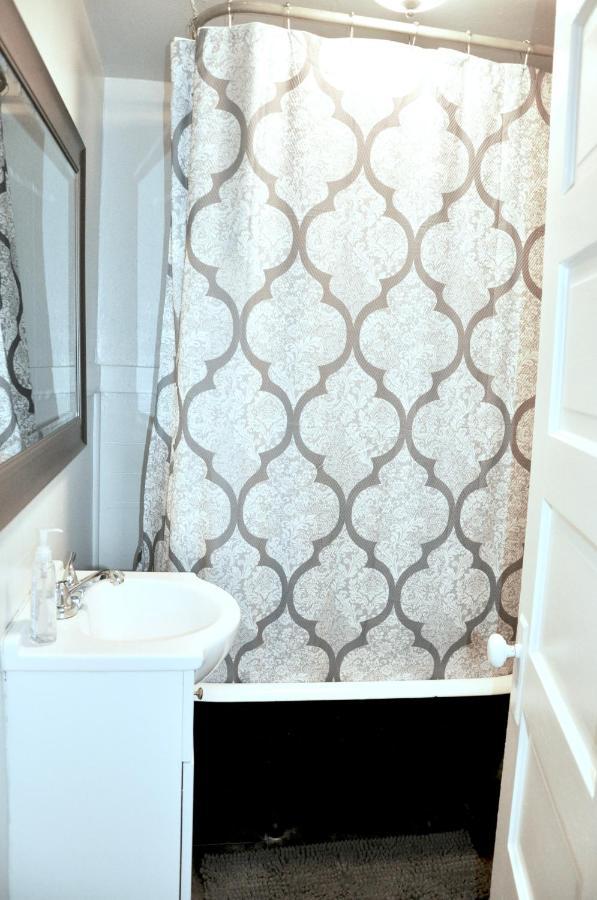 Downtown 1 Bedroom Charmer - Walk, Bike, Enjoy!! *