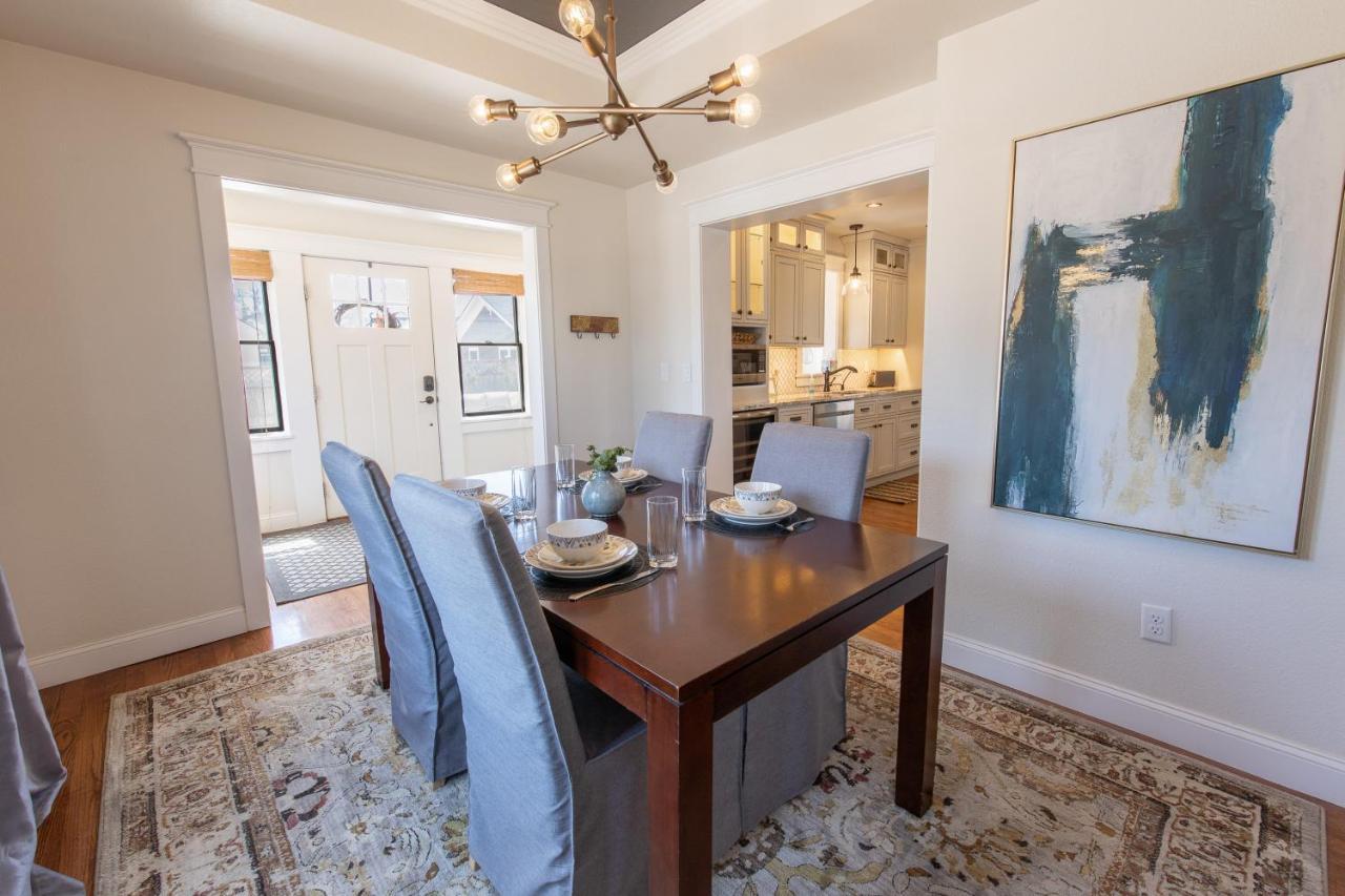 Holiday home Luxury W/ Private Patio Mins Away From Dt Rc