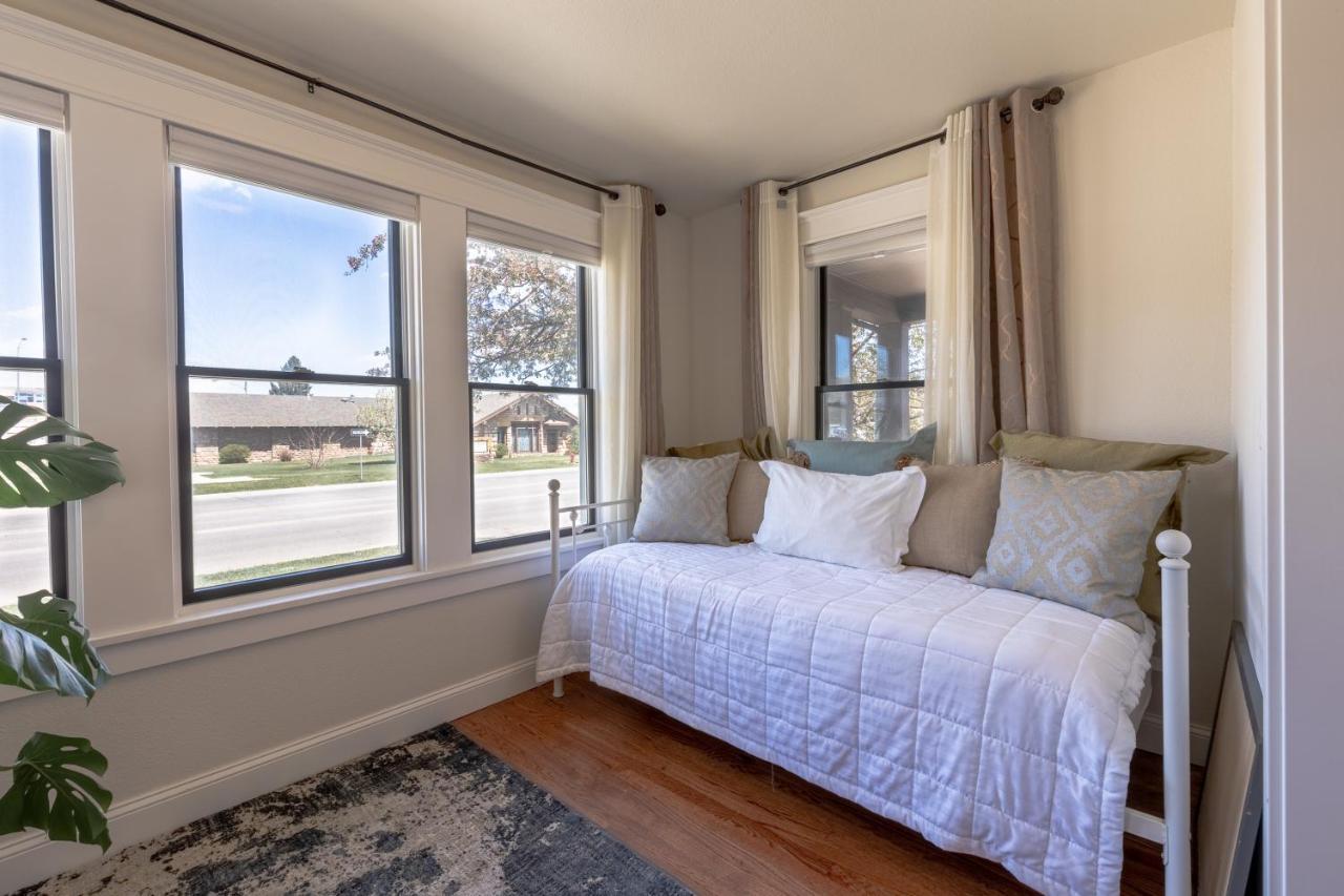 Holiday home Luxury W/ Private Patio Mins Away From Dt Rc *