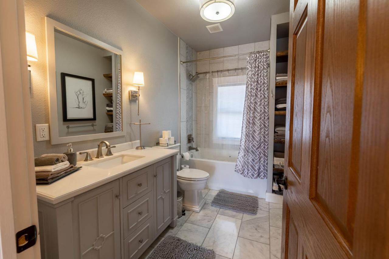 Luxury W/ Private Patio Mins Away From Dt Rc Holiday home Rapid City