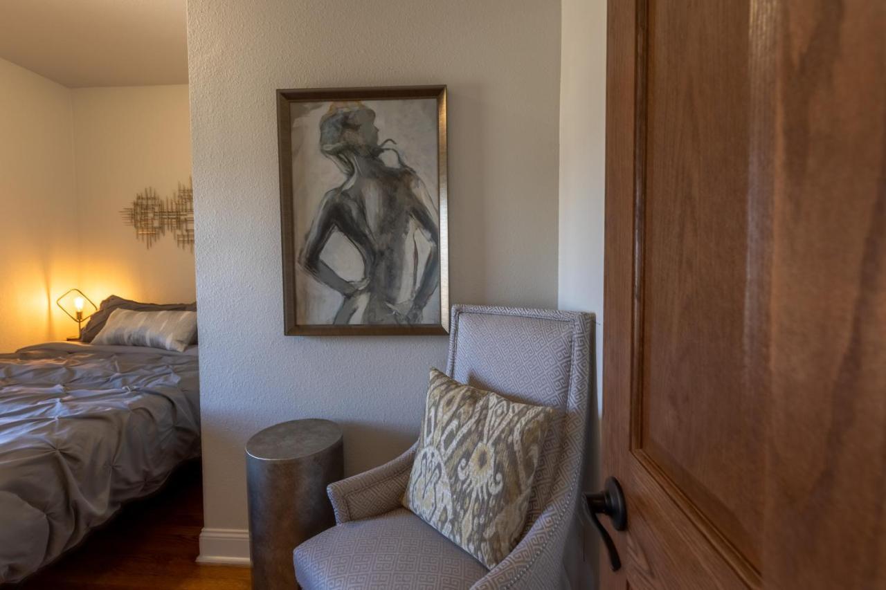 Luxury W/ Private Patio Mins Away From Dt Rc Holiday home *