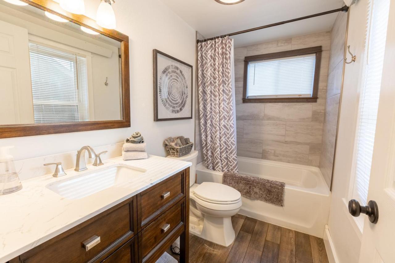 Adorable W/ Private Patio Mins Away From Downtown Rapid