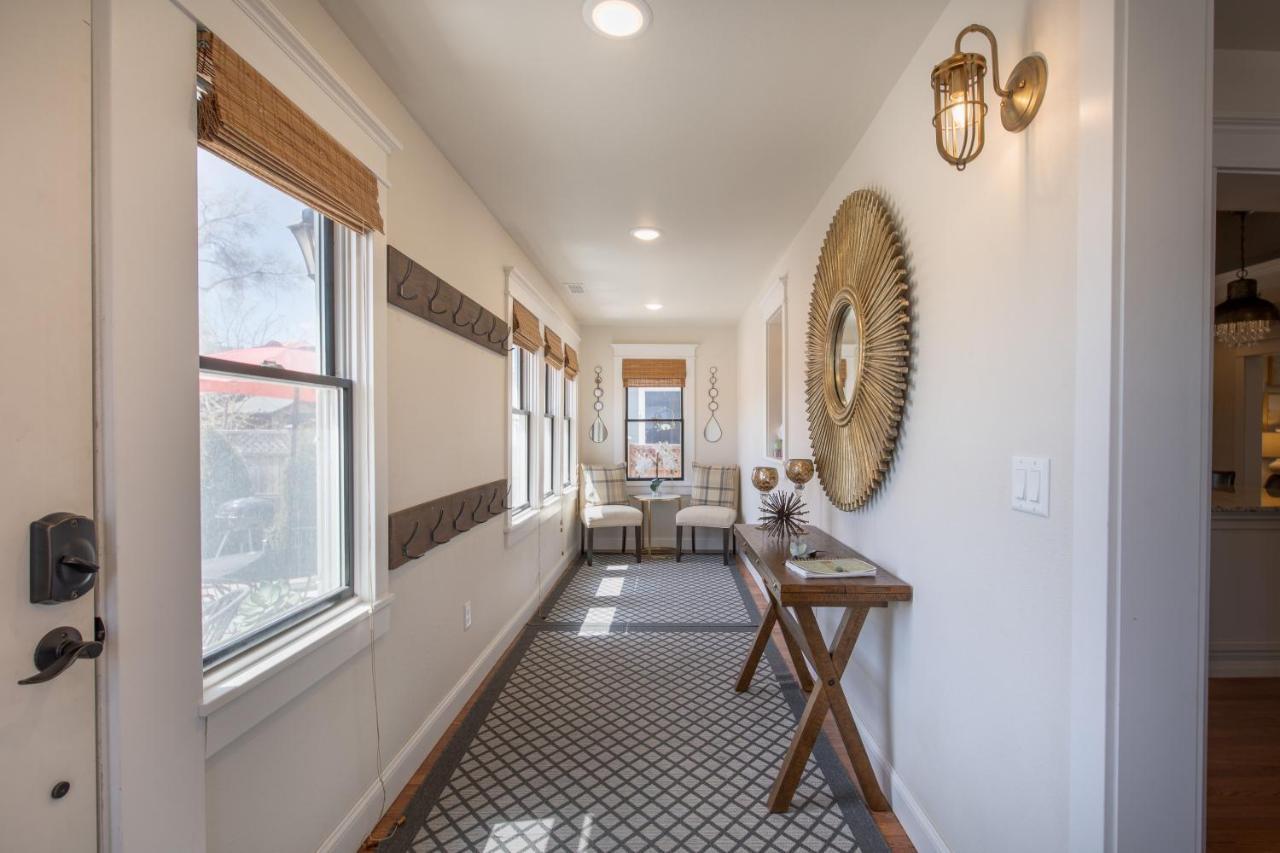 Holiday home Luxury W/ Private Patio Mins Away From Dt Rc