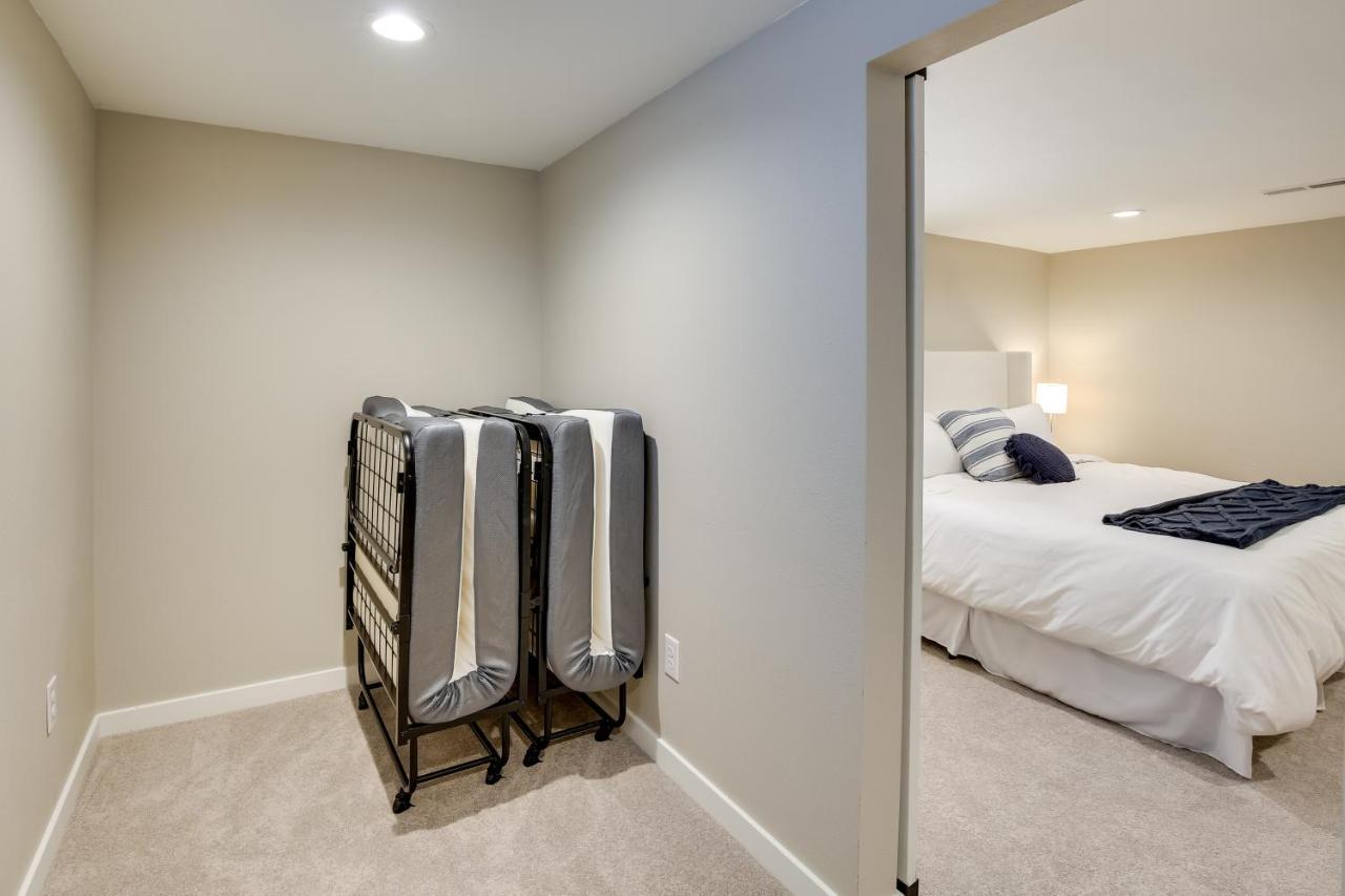 Modern Rapid Vacation With Deck * Rapid City