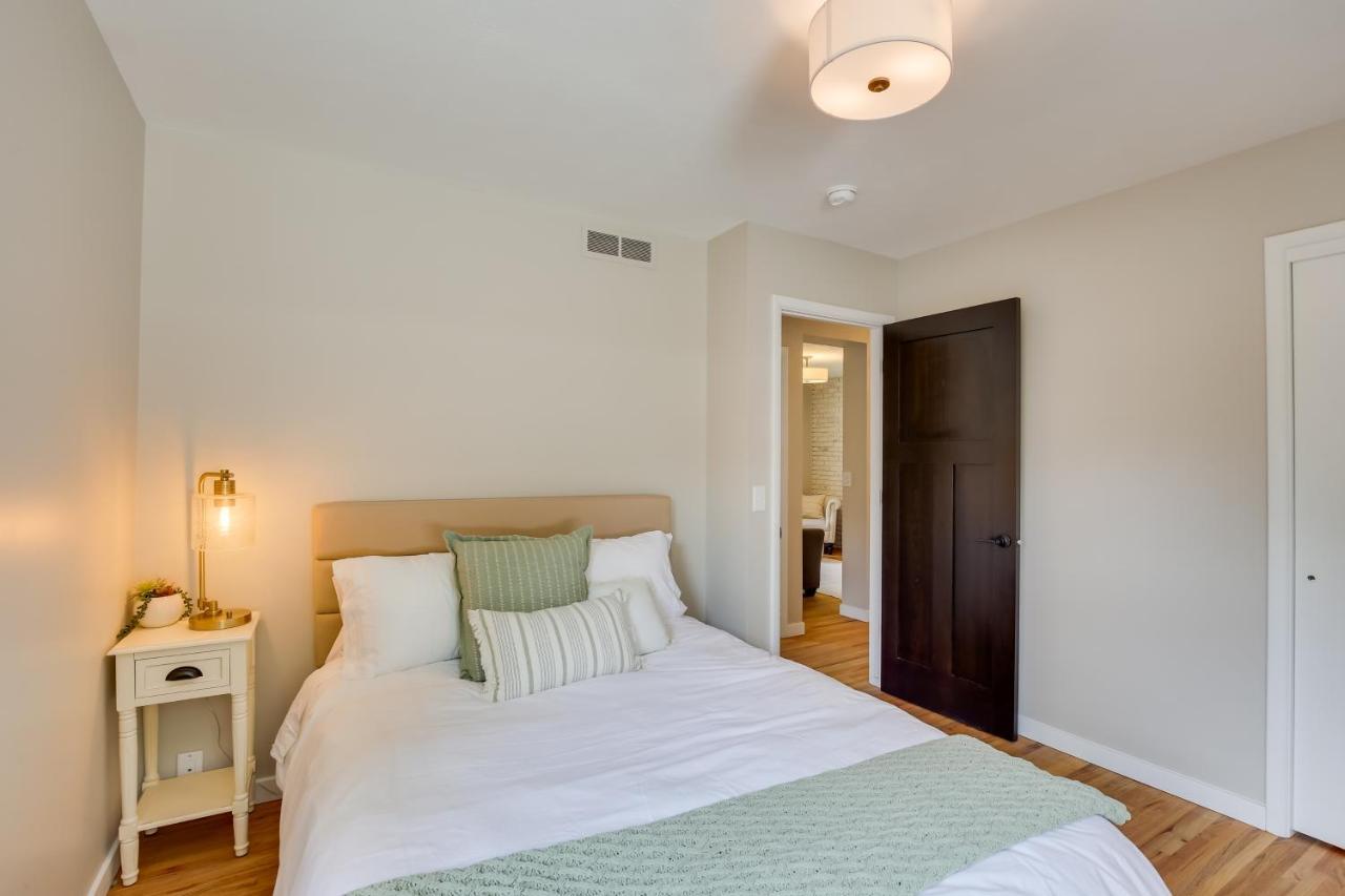 Modern Rapid Vacation With Deck Holiday home Rapid City