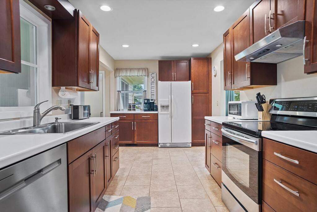 Mid-century Magic - Huge Space