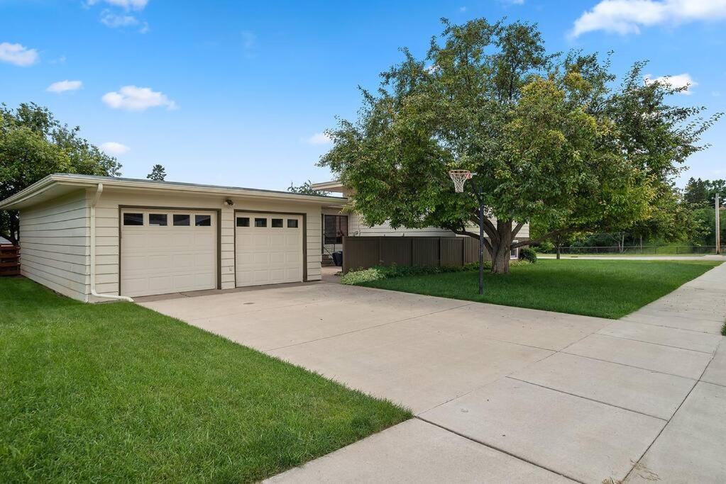 Mid-century Magic - Huge Space