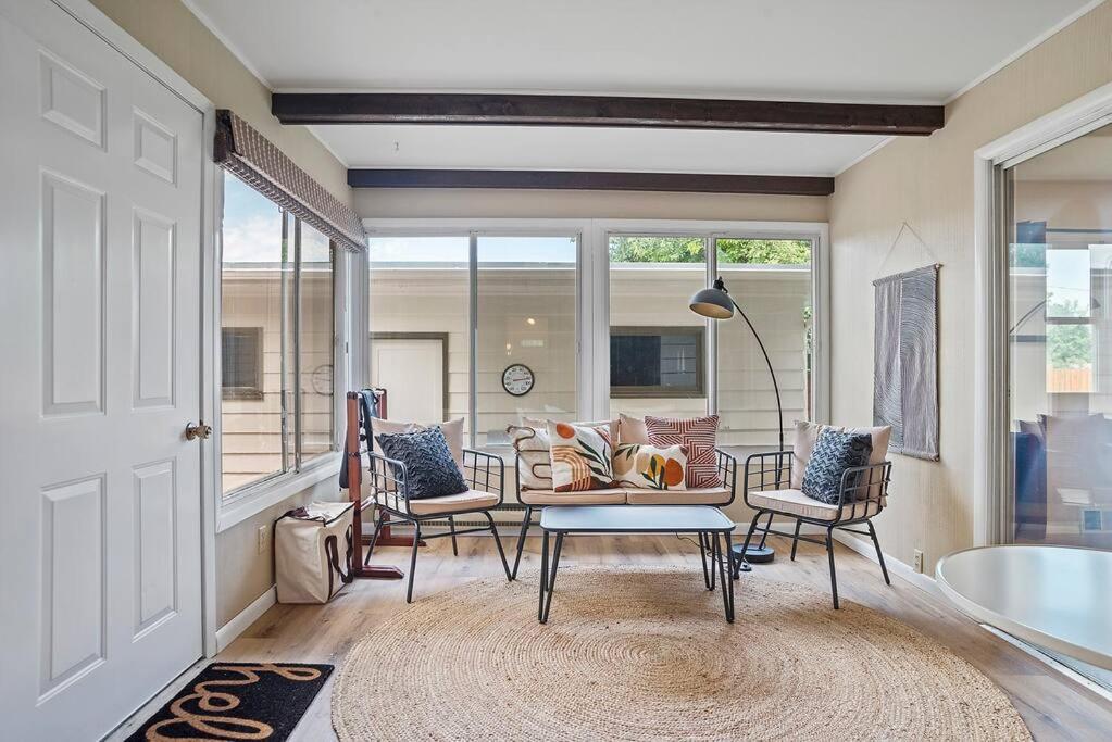 Mid-century Magic - Huge Space