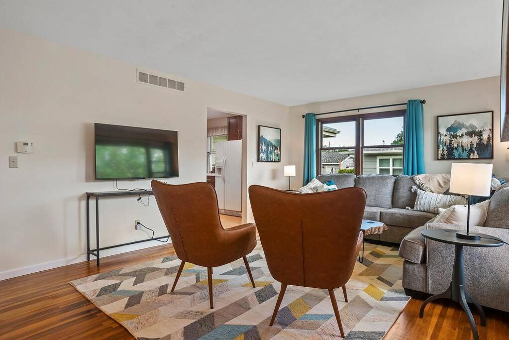 Mid-century Magic - Huge Space Holiday home