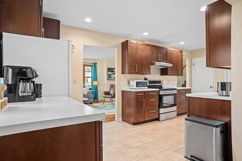 Mid-century Magic - Huge Space