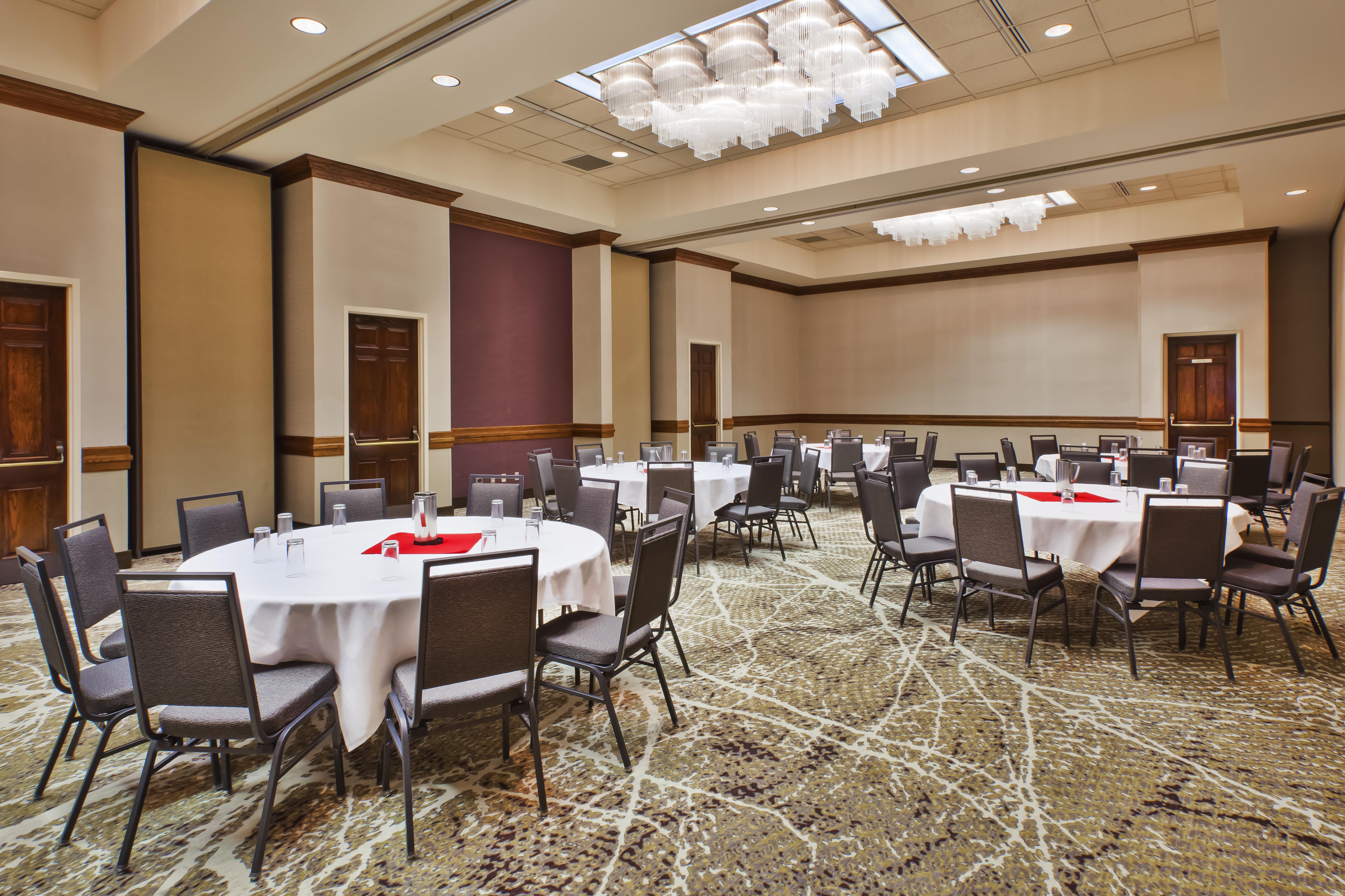 Doubletree By Hilton Rapid Downtown Convention Center Hotel 3*