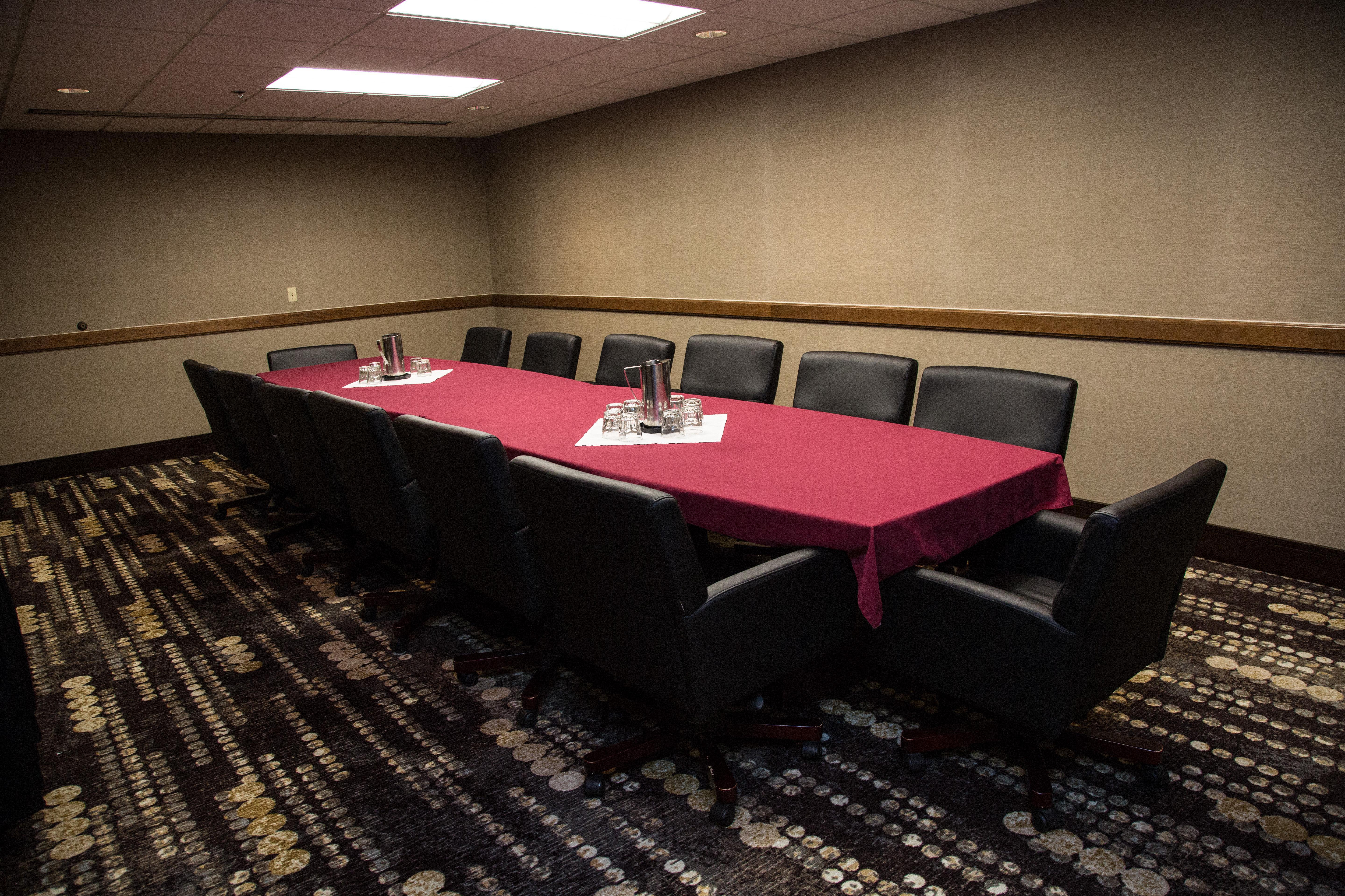 Doubletree By Hilton Rapid Downtown Convention Center Hotel 3*