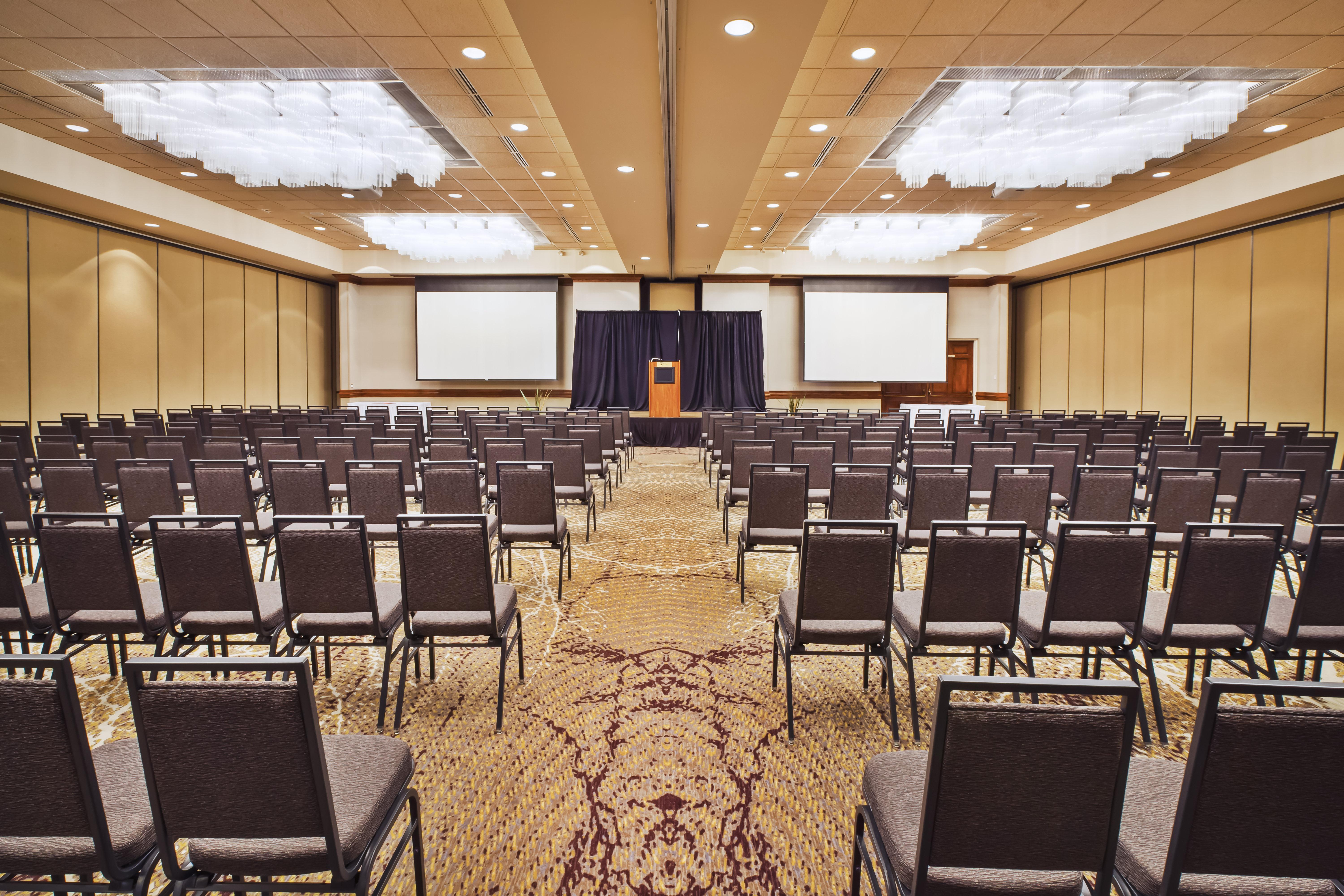 Doubletree By Hilton Rapid Downtown Convention Center Hotel 3*