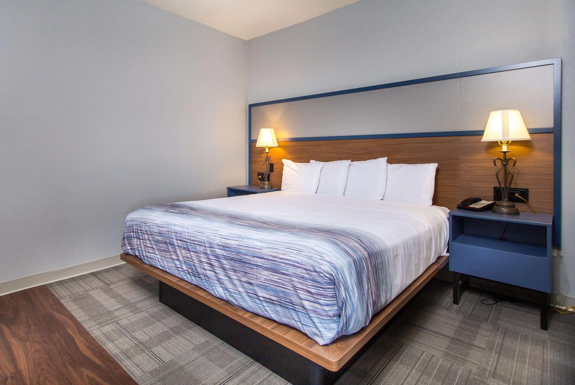 Americinn And Rapid Hotel 2*
