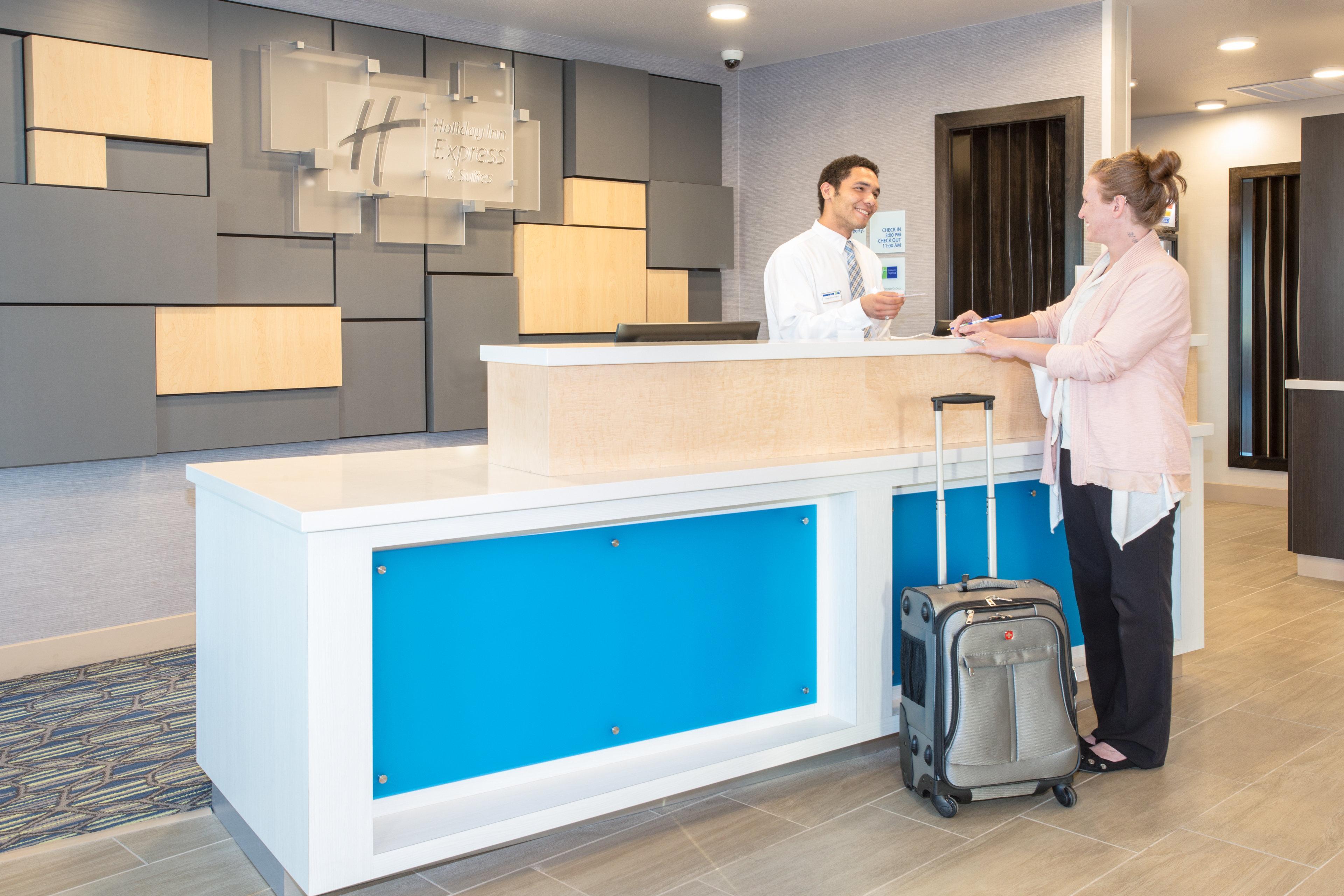 Holiday Inn Express & Suites - Rapid City - Rushmore South By Ihg Hotel 3*