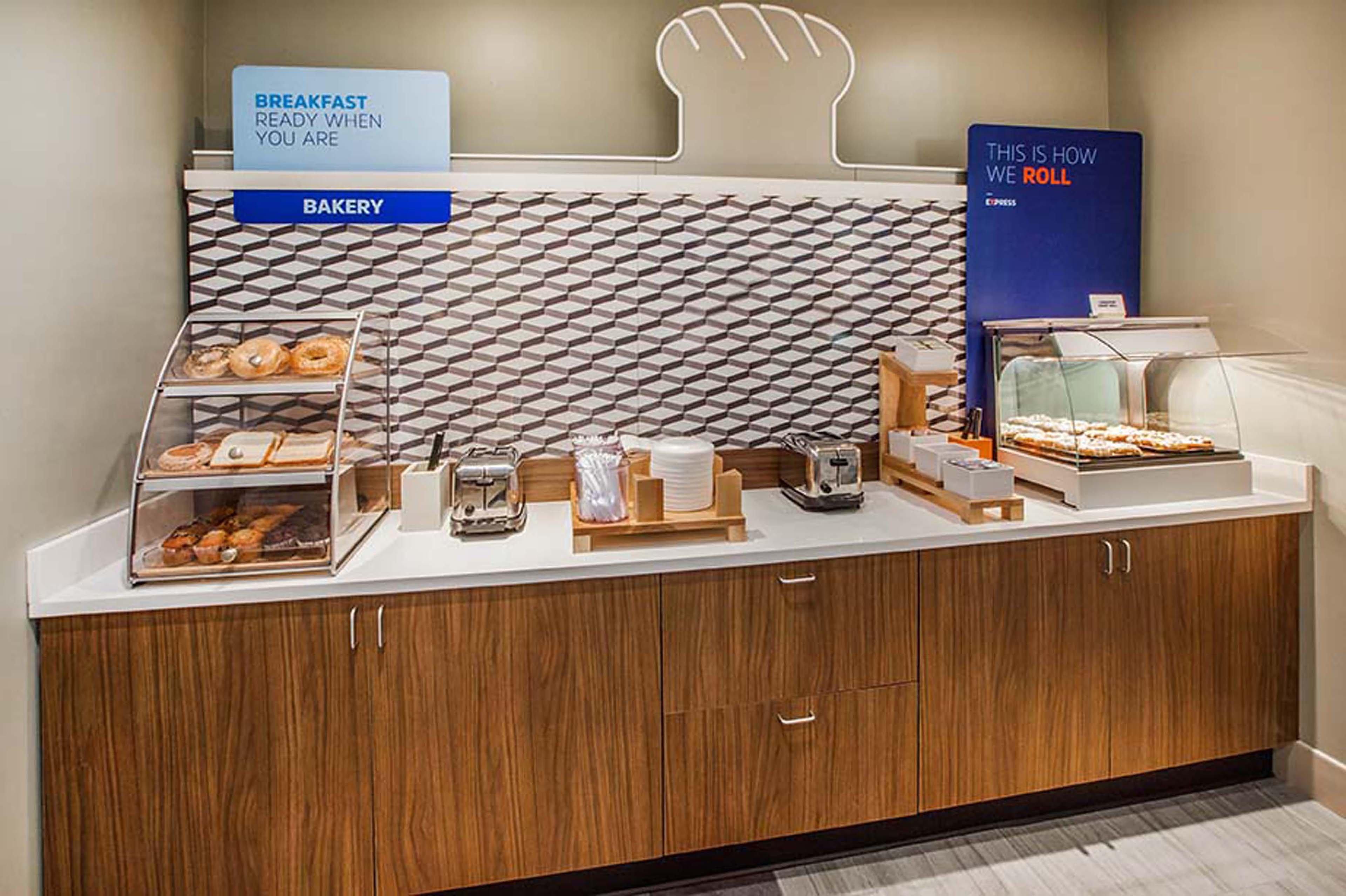 Holiday Inn Express & Suites - Rapid City - Rushmore South By Ihg Hotel 3*