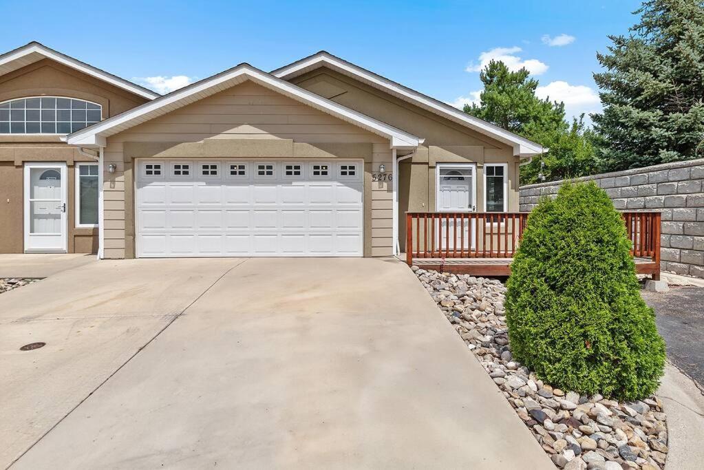 Convenient Townhouse - Near Airport