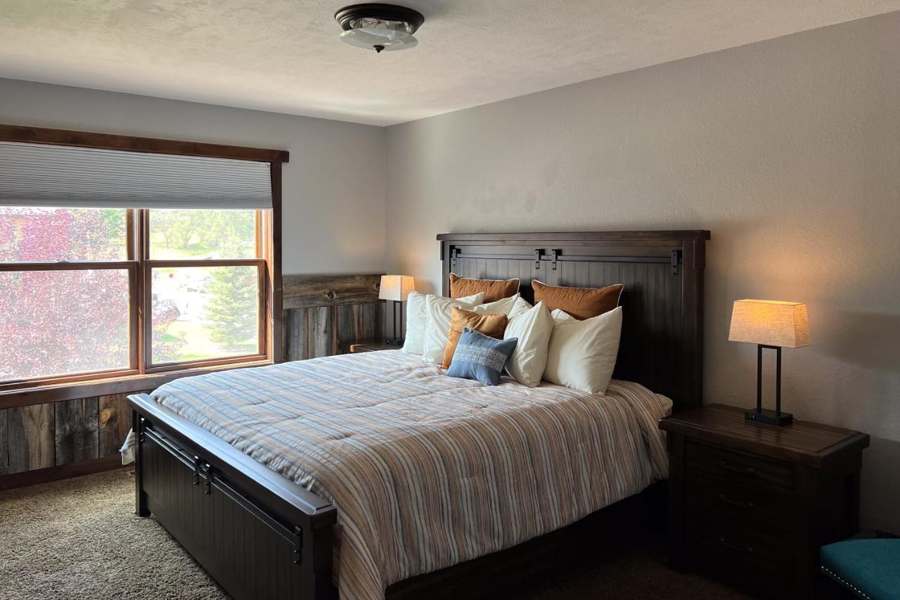 Parkside Paradise * Rapid City