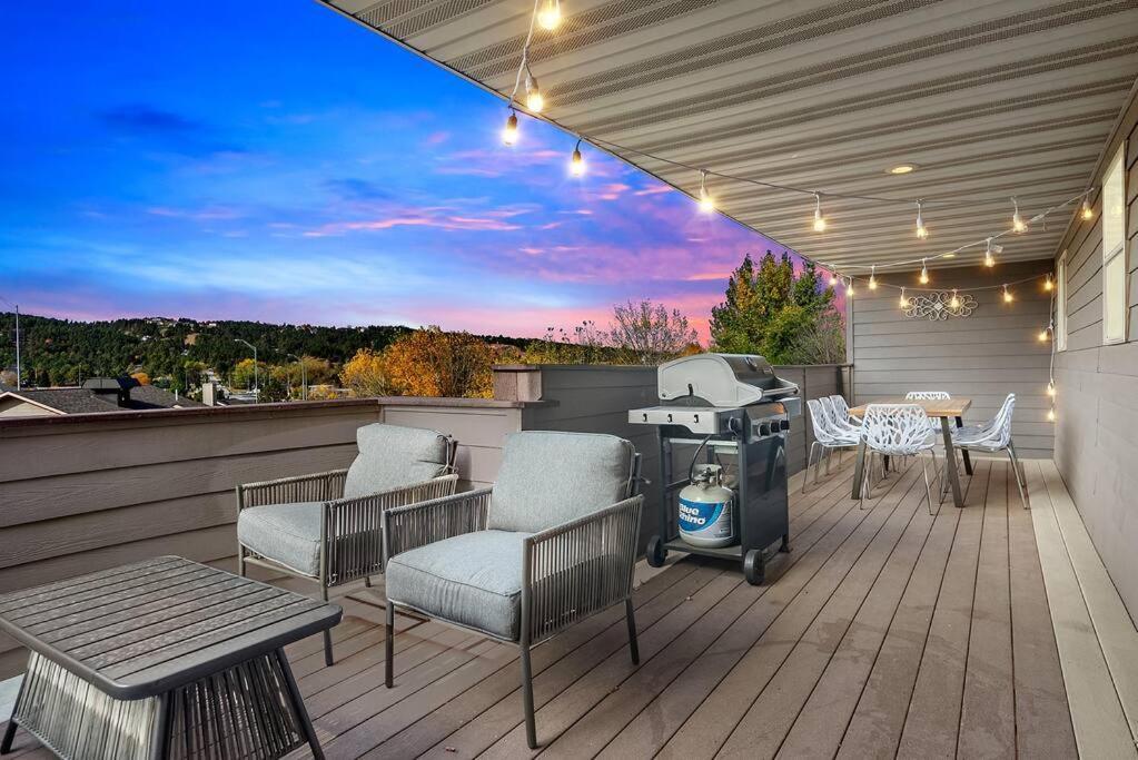 Modern Home-garage-scenic Patio *