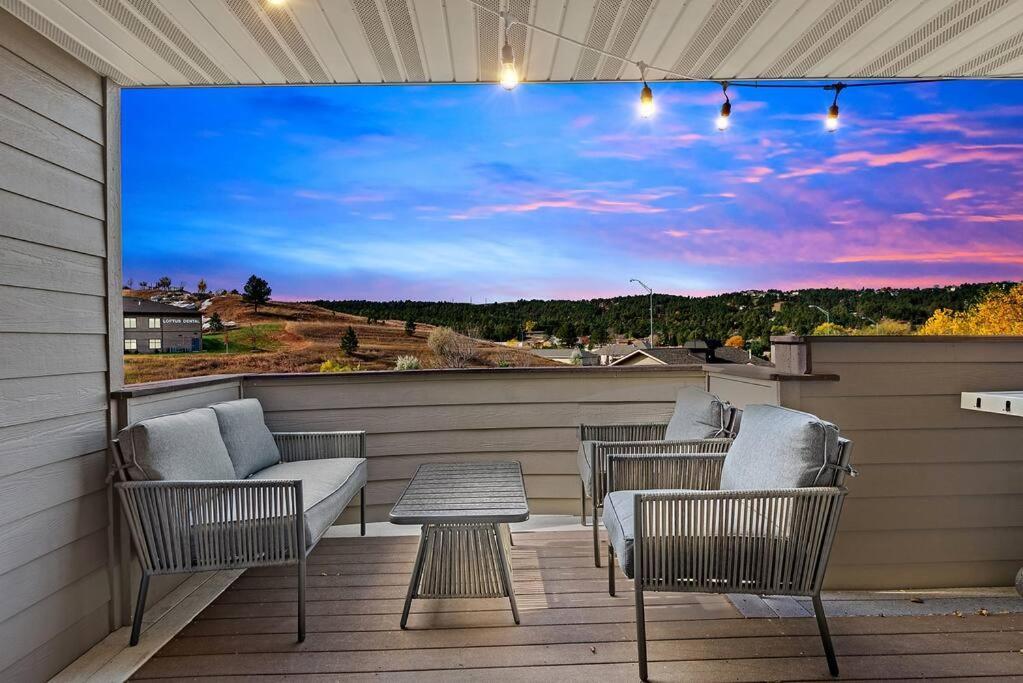 Modern Home-garage-scenic Patio