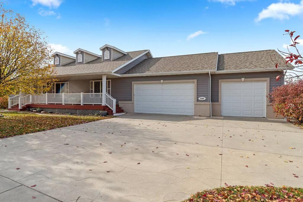 Modern Home-garage-scenic Patio * Rapid City