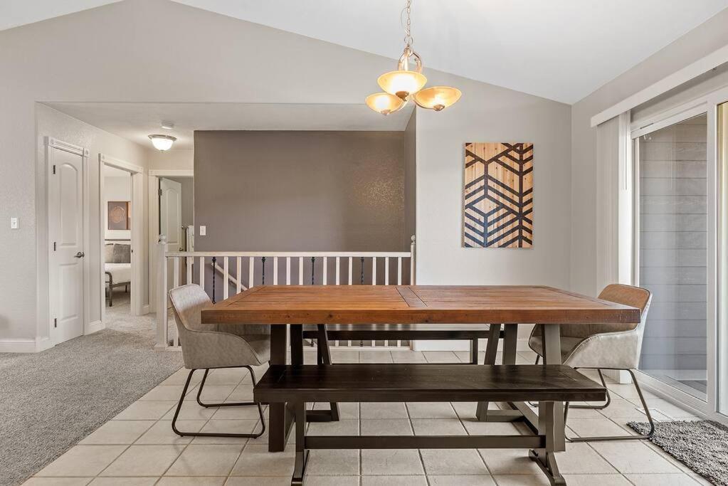 Modern Home-garage-scenic Patio *