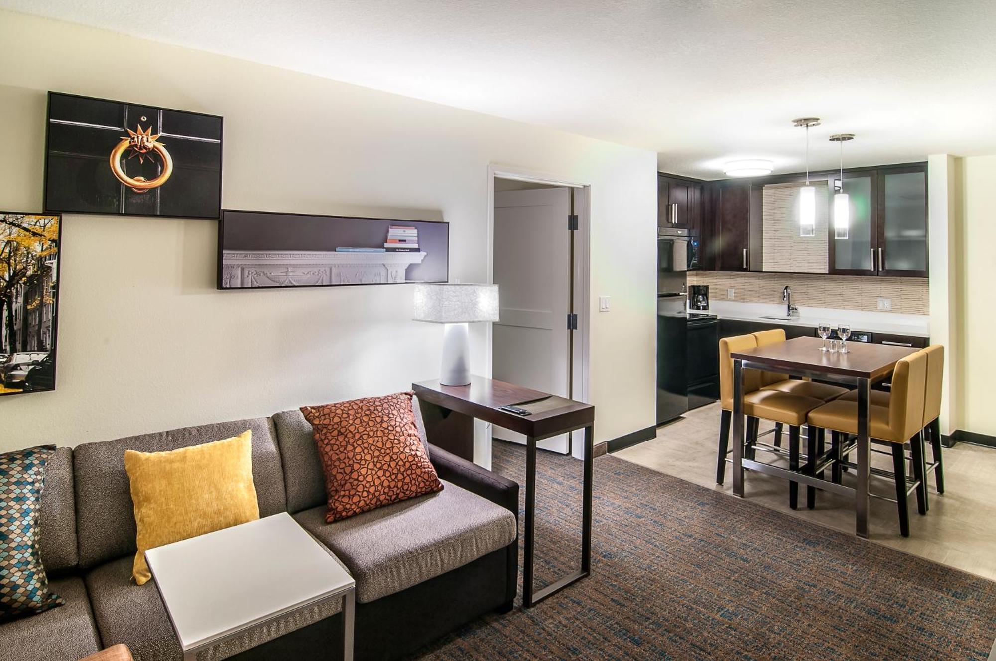 By Marriott Rapid 2*