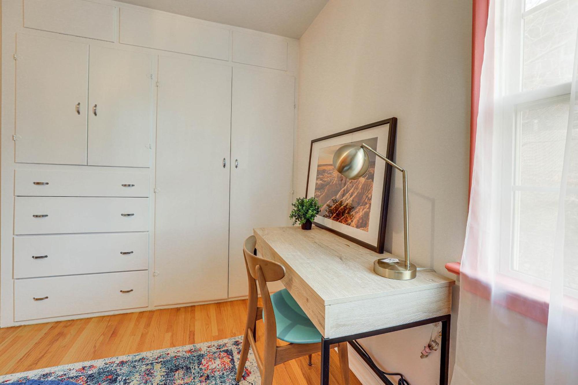 Rapid With Sunroom And Fireplace! *