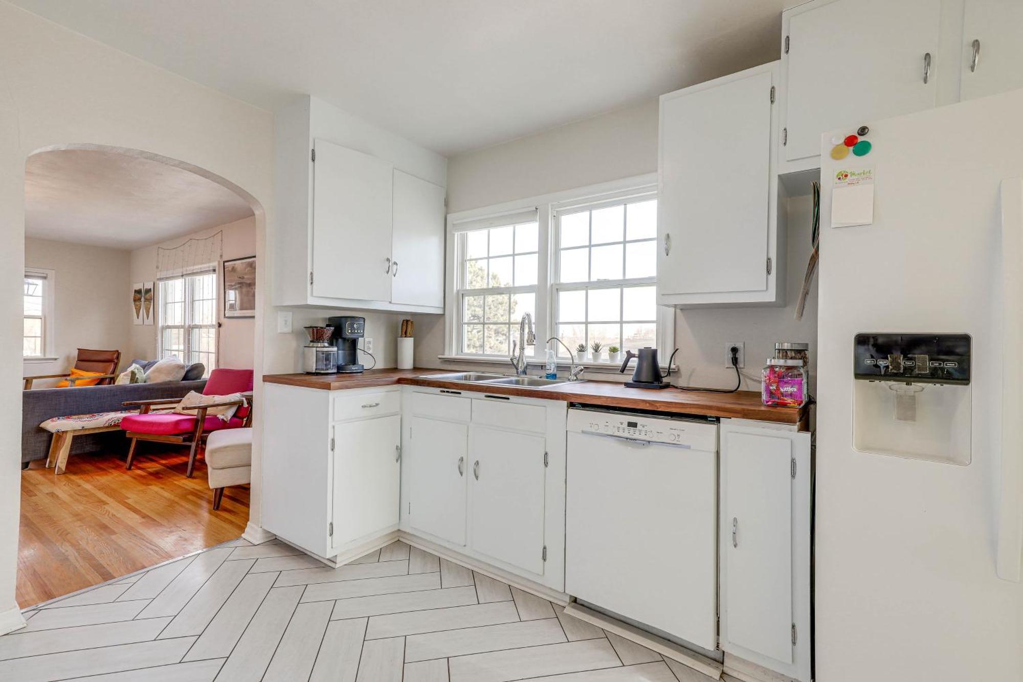 Rapid With Sunroom And Fireplace! Rapid City