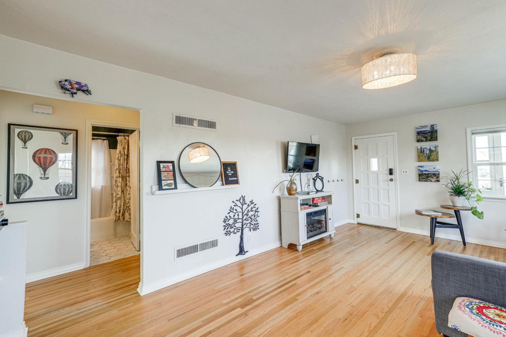 Rapid With Sunroom And Fireplace! *