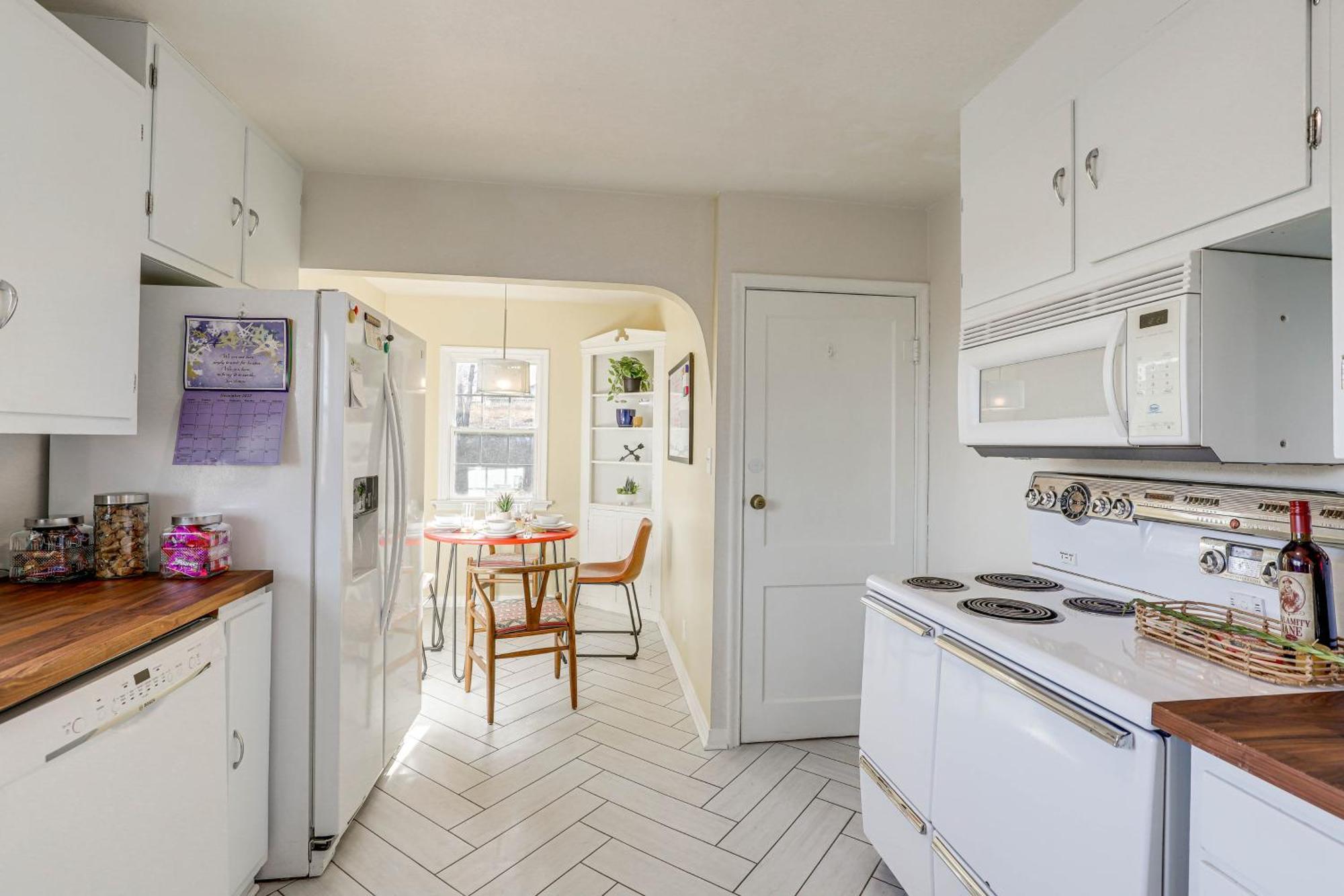 Rapid With Sunroom And Fireplace!