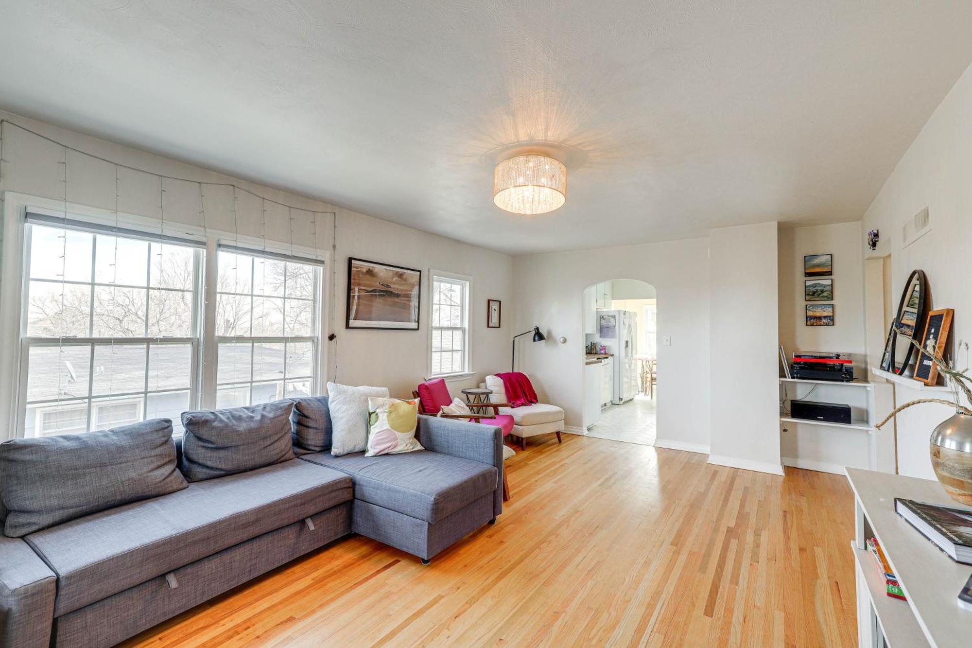 Rapid With Sunroom And Fireplace!
