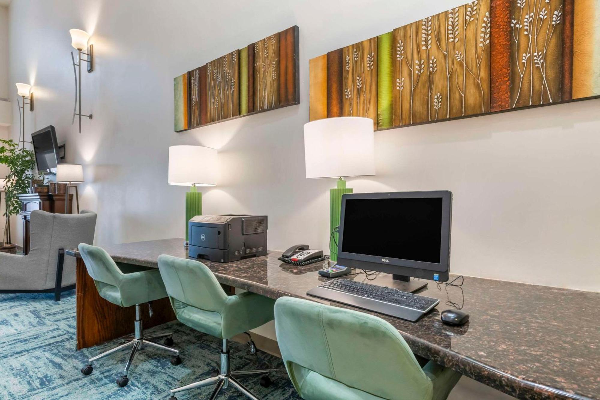 Comfort Conference Center Rapid 3*
