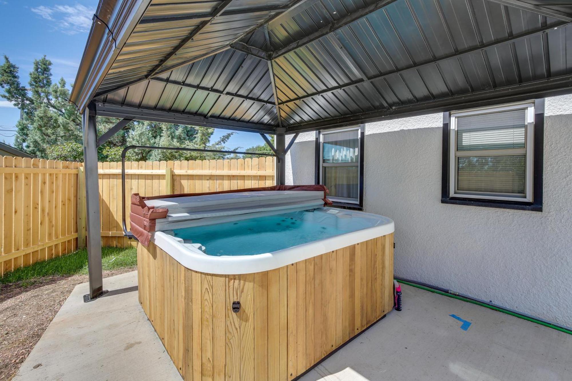 Modern Rapid About 3 Mi To Dinosaur Park! Holiday home