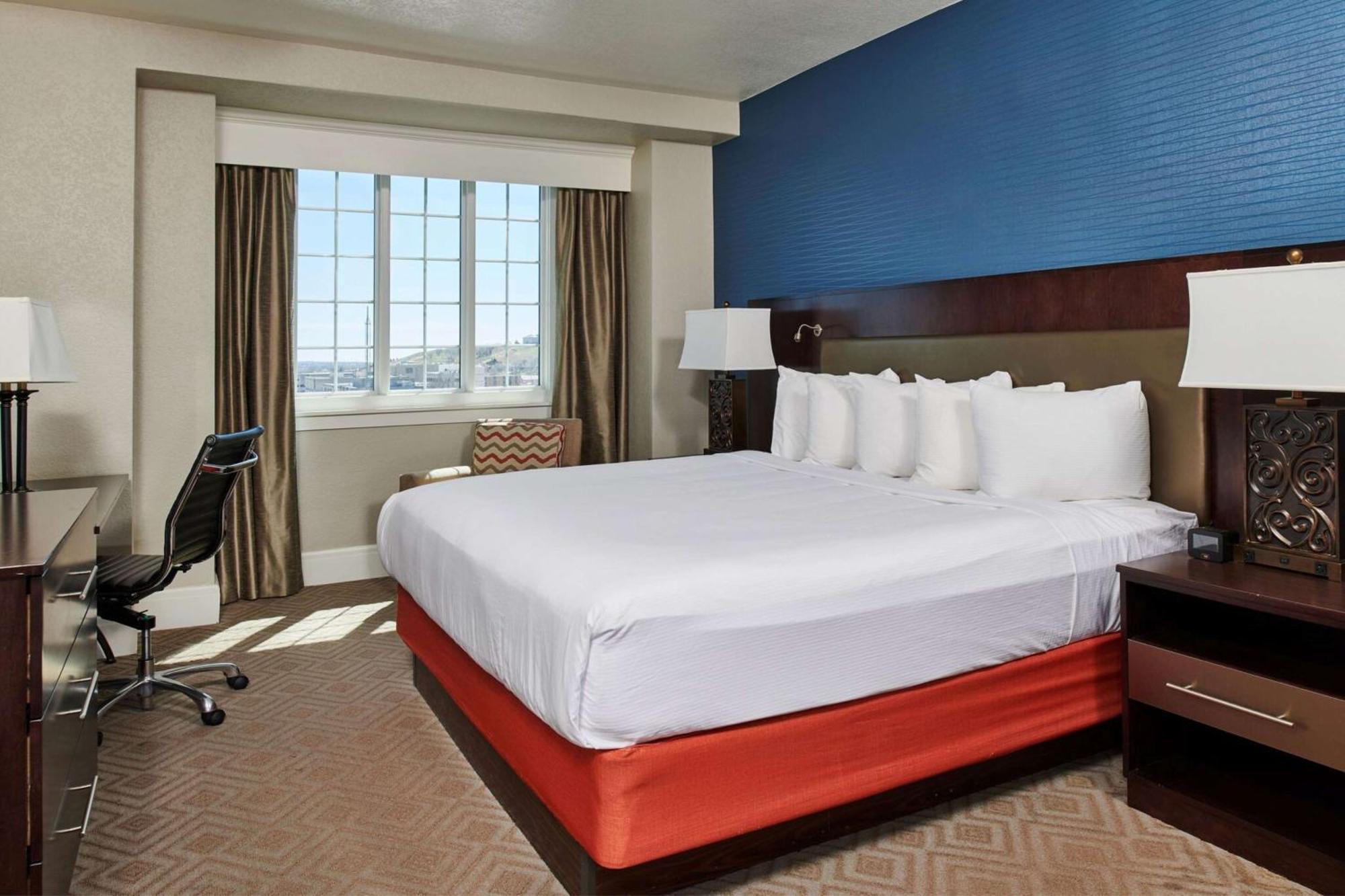Alex Johnson Rapid City, Curio Collection By Hilton