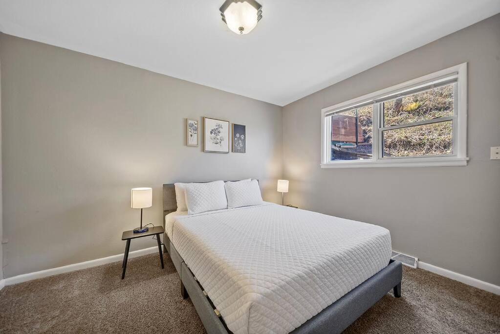 Downtown Condo-lower Level Apartment *