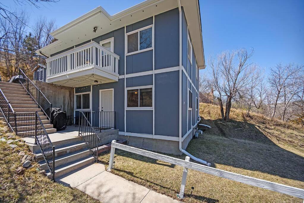 Downtown Condo-lower Level *
