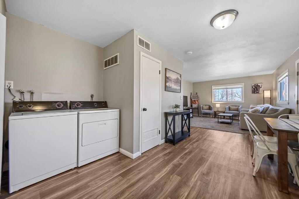 Apartment Downtown Condo-lower Level *