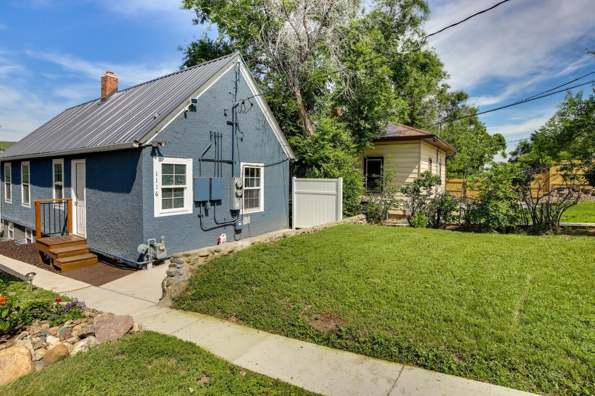 Historic Vacation In Downtown Rapid City! Apartment