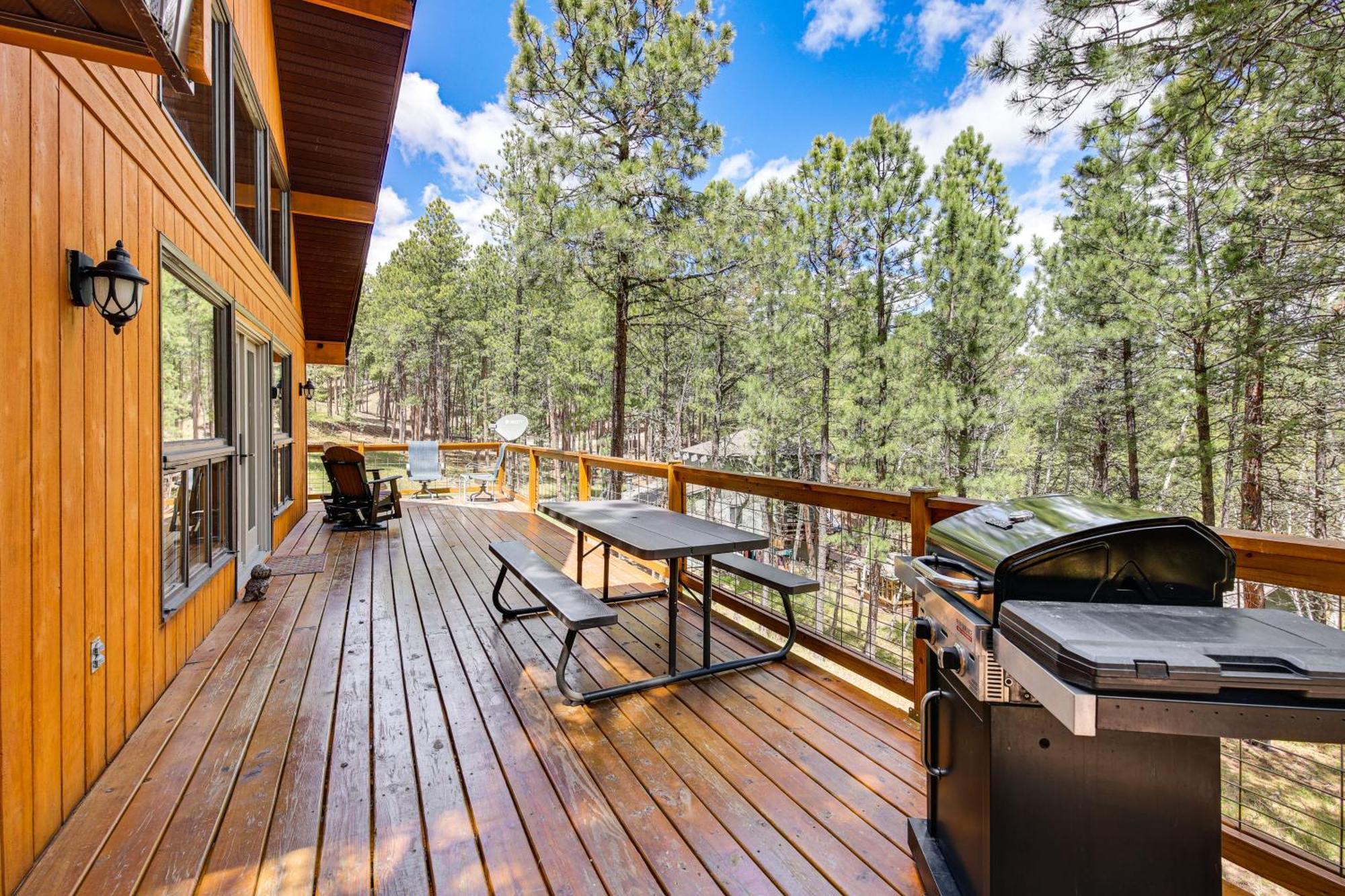 Modern Black Hills With Loft And Wraparound Deck *