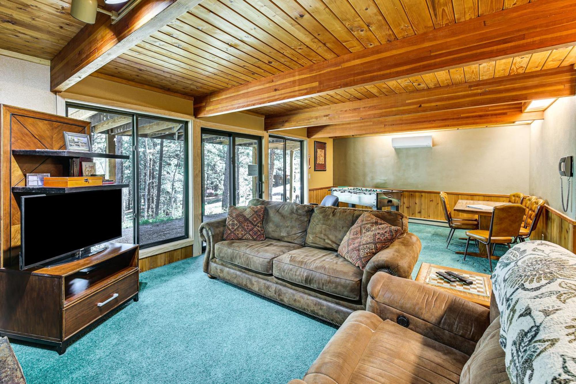 Modern Black Hills With Loft And Wraparound Deck Holiday home