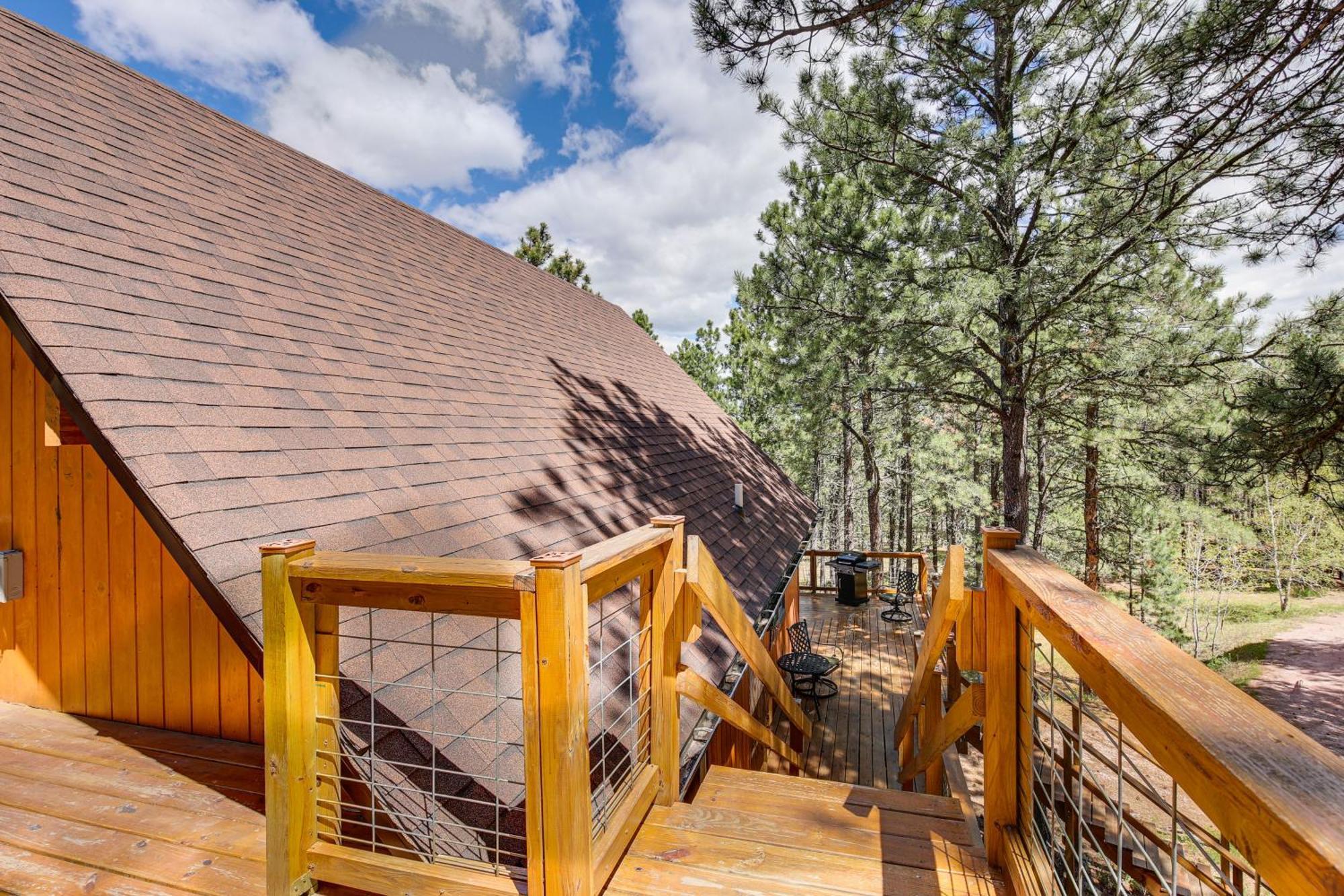 Modern Black Hills With Loft And Wraparound Deck Holiday home *
