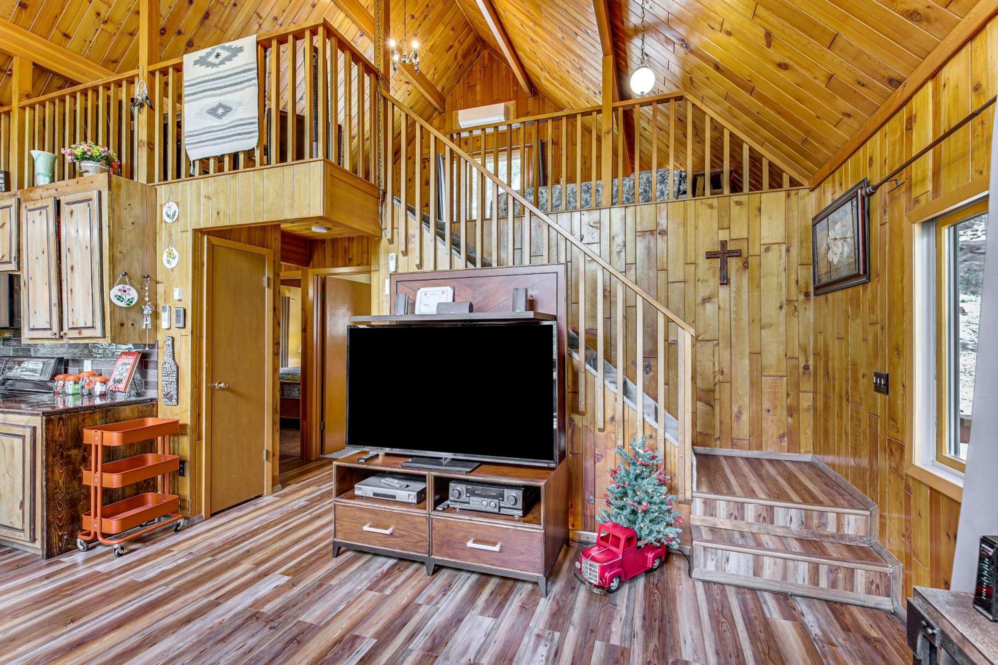 Modern Black Hills With Loft And Wraparound Deck Rapid City