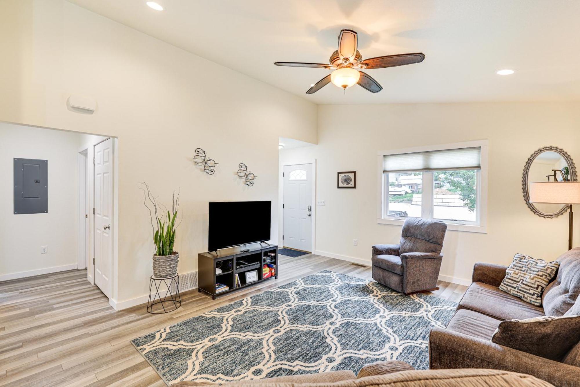 Newly Built Rapid Retreat About 1 Mi To Dtwn Holiday home
