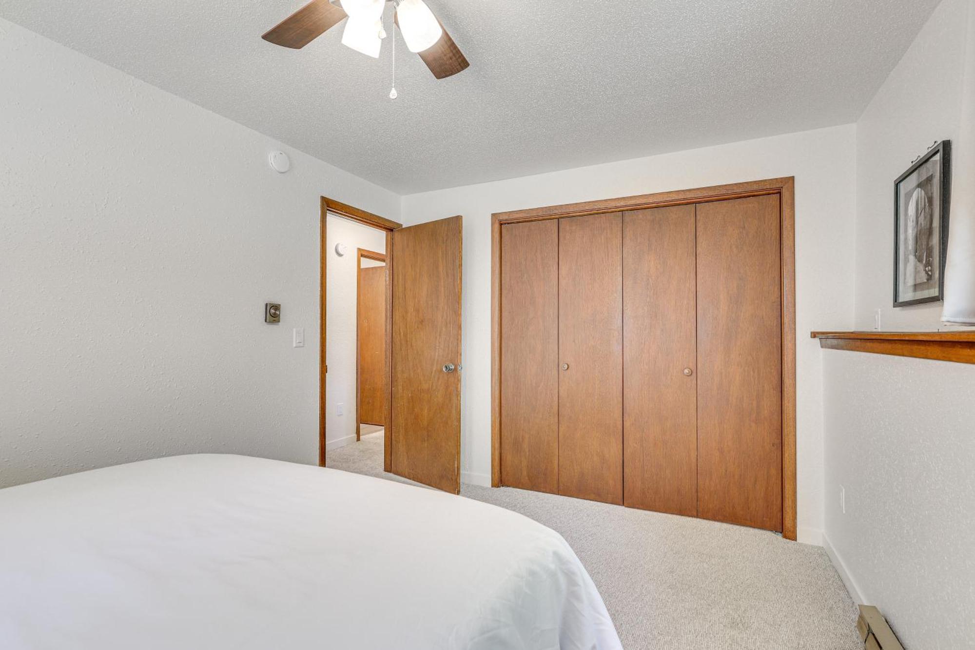 Quiet Rapid Getaway - Near Dinosaur Park! Apartment
