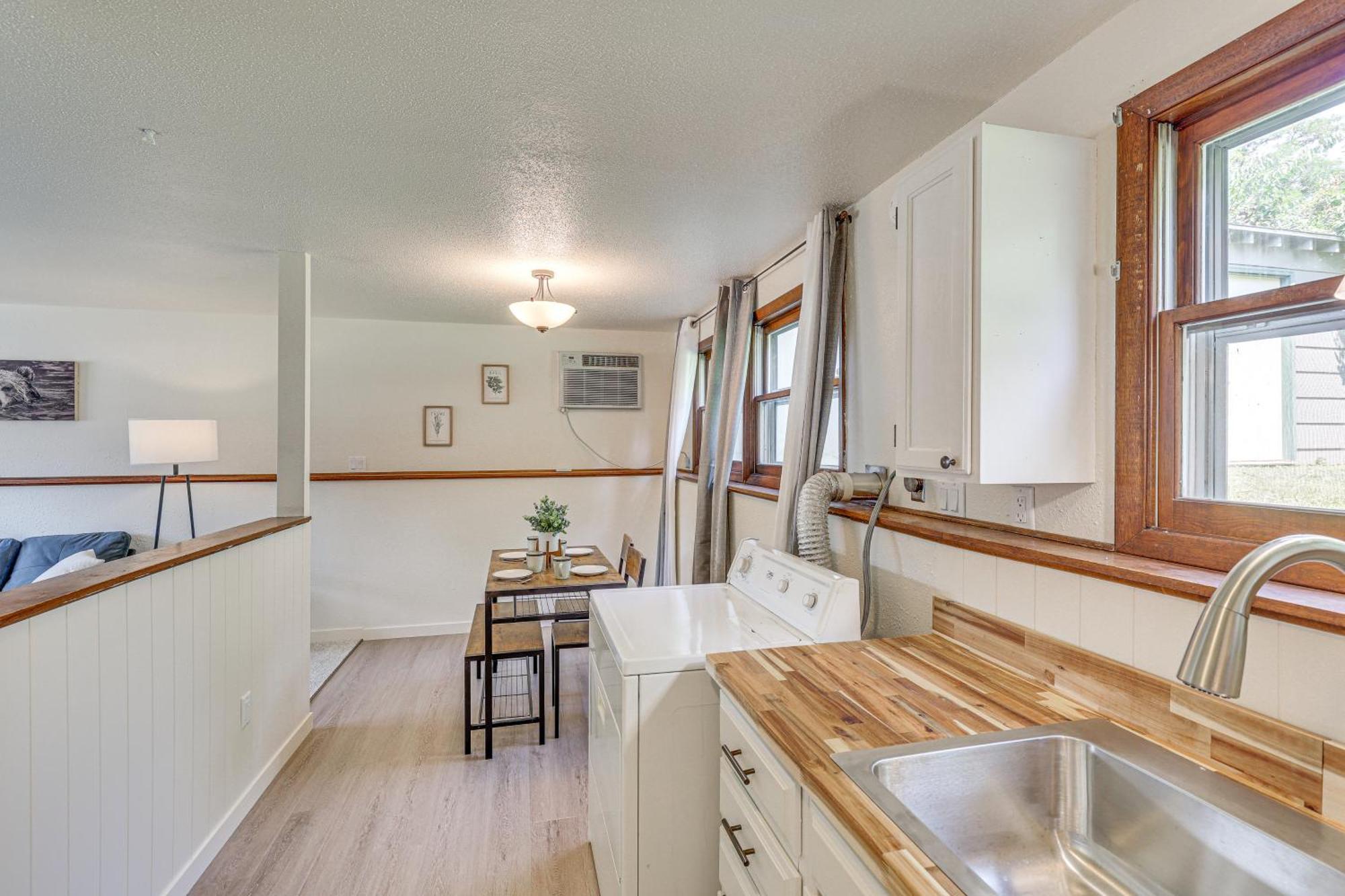 Quiet Rapid Getaway - Near Dinosaur Park!